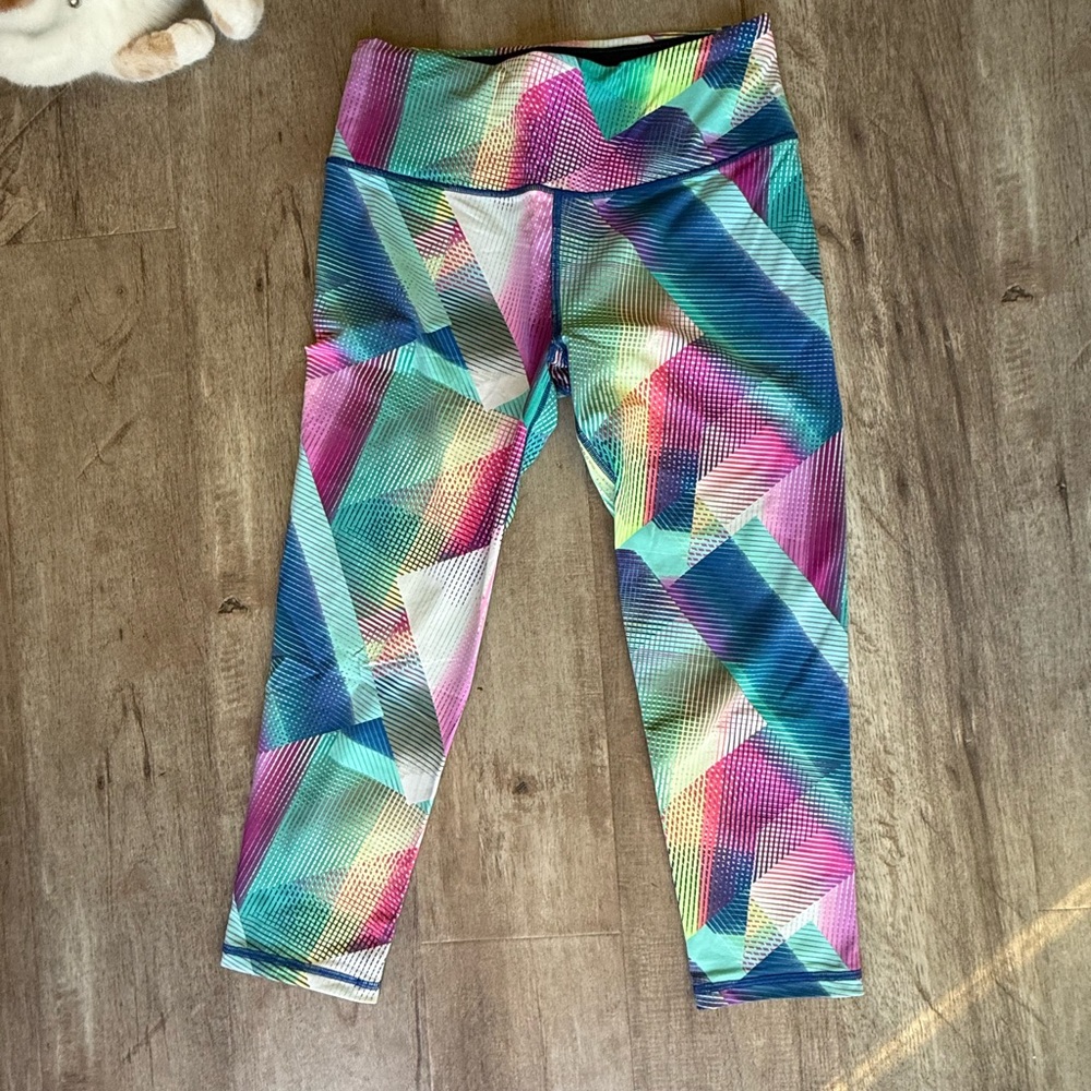 Victoria’s‎ Secret VSX Sport Neon Multicolor Capri Knockout Leggings Size Medium